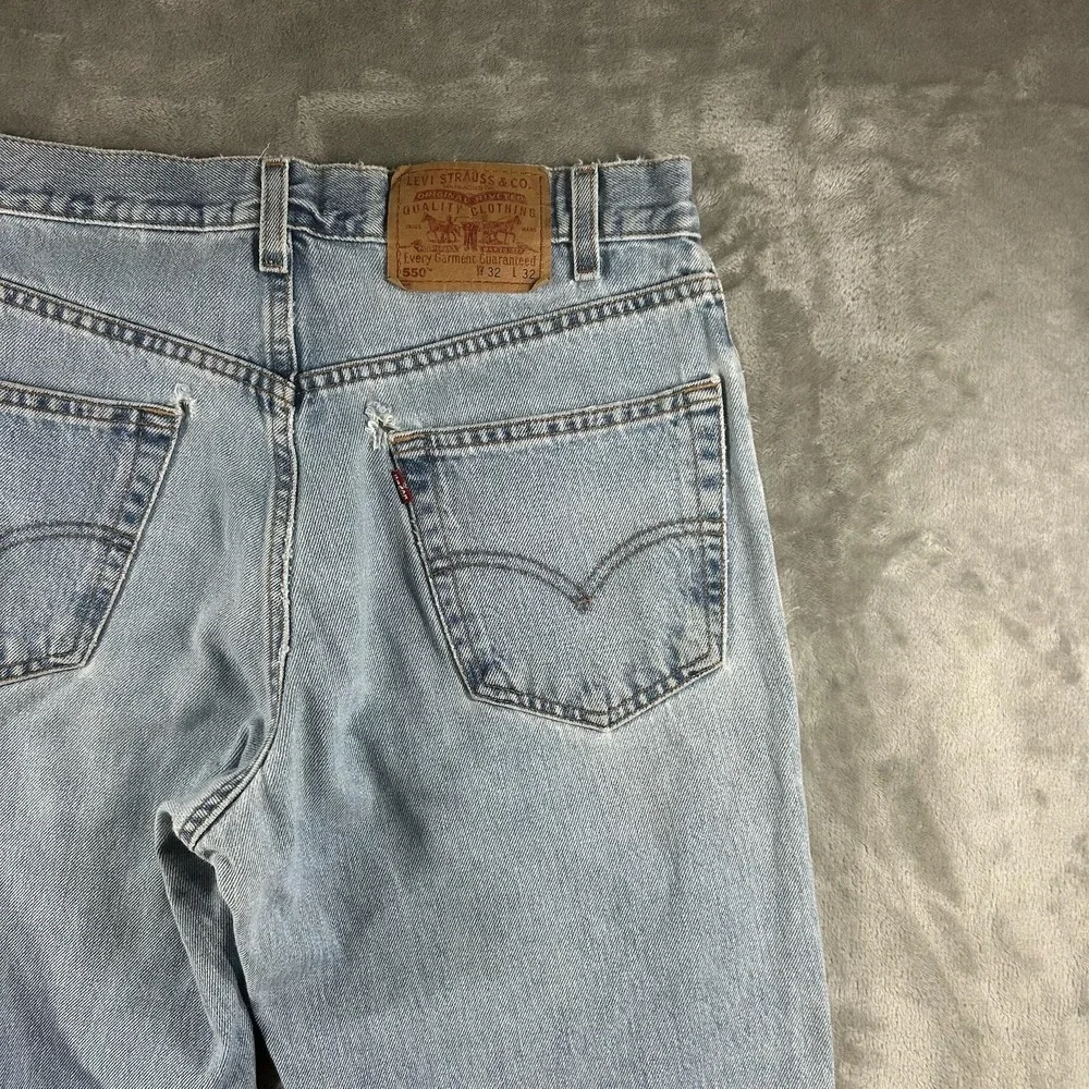 Levi's 550 Jeans Mens 32x30 Blue Light Wash Relaxed Tapered Distressed Denim